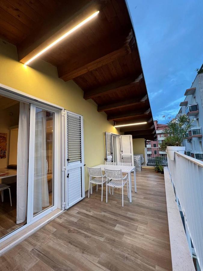 Casa Klimt Vicinissima Al Mare Parcheggio Privato Gratuito Se Disponibile Lejlighed Pescara Eksteriør billede