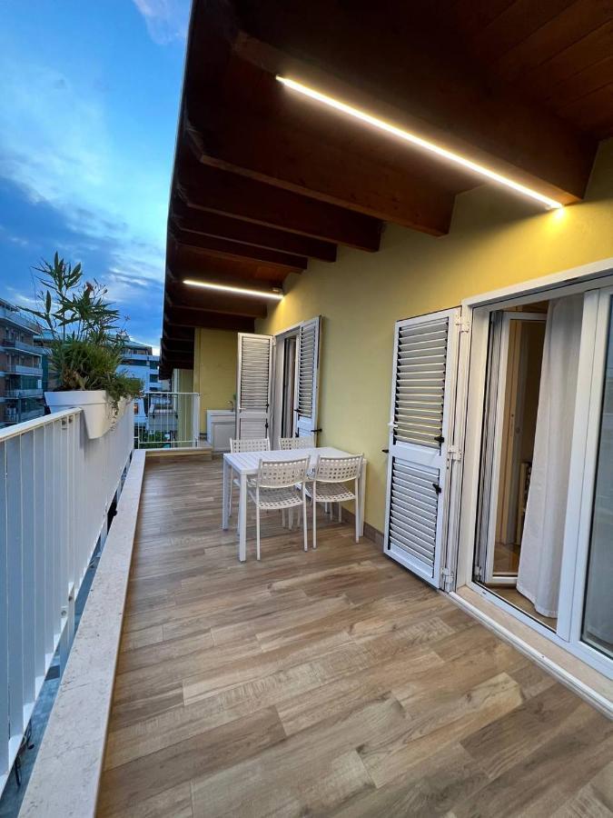 Casa Klimt Vicinissima Al Mare Parcheggio Privato Gratuito Se Disponibile Lejlighed Pescara Eksteriør billede